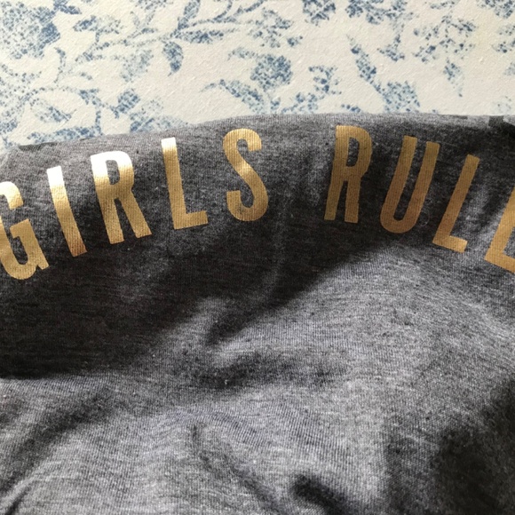 Old Navy Active gray gold Girls Rule Tee shoulder cutouts Girls Size 10 /12 - Picture 13 of 13